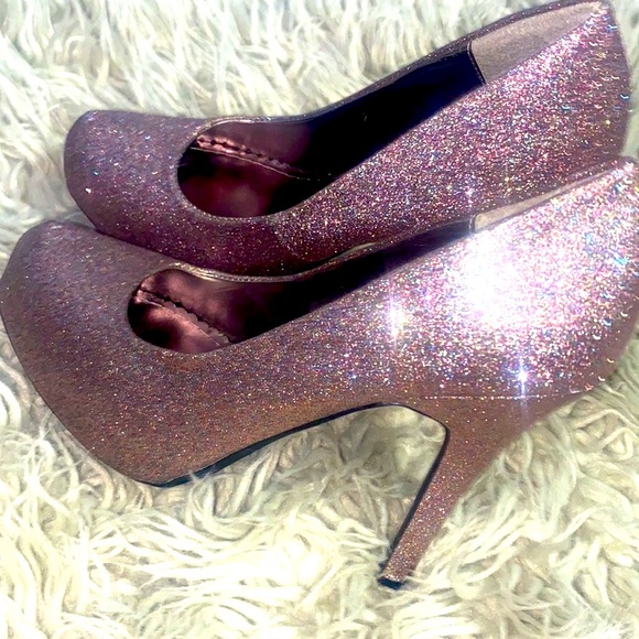 Bamboo like new pewter colored shiny high shoes size 7.5 - Picture 3 of 7